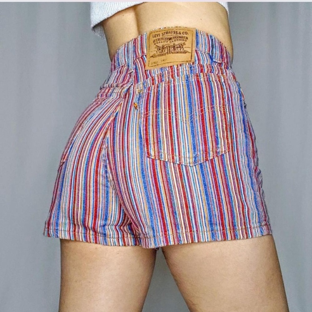90s vintage Levi’s striped shorts